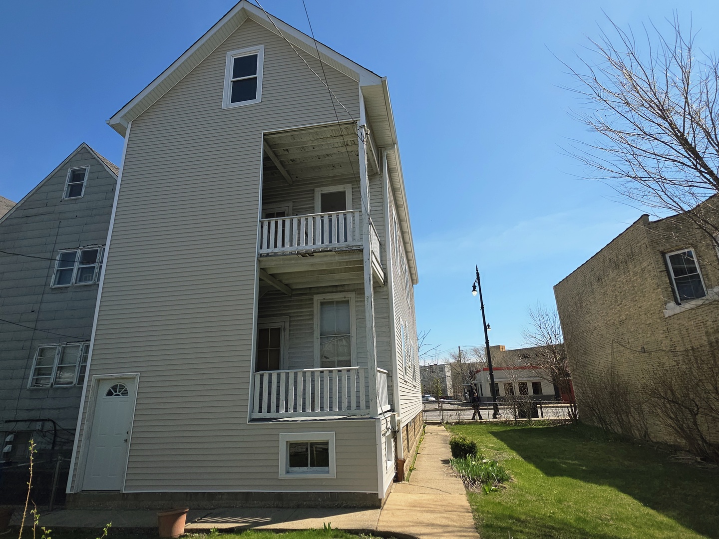 2712 N Western Avenue Property Photo 7