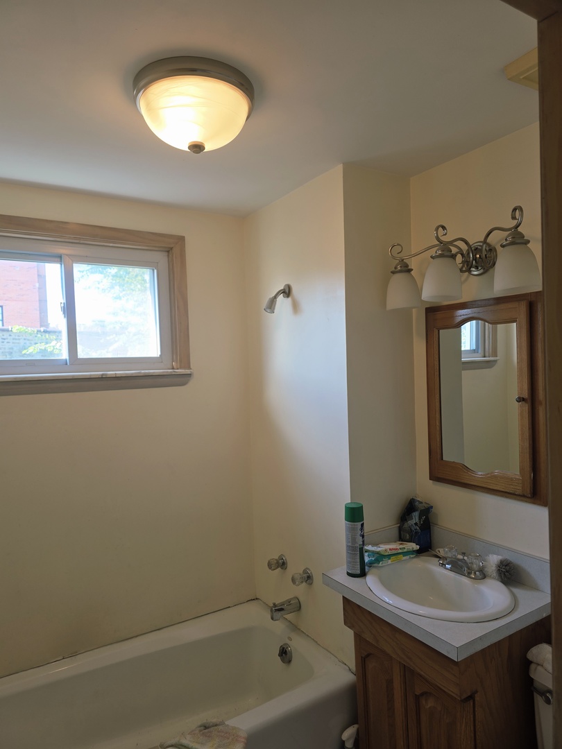 2712 N Western Avenue Property Photo 14