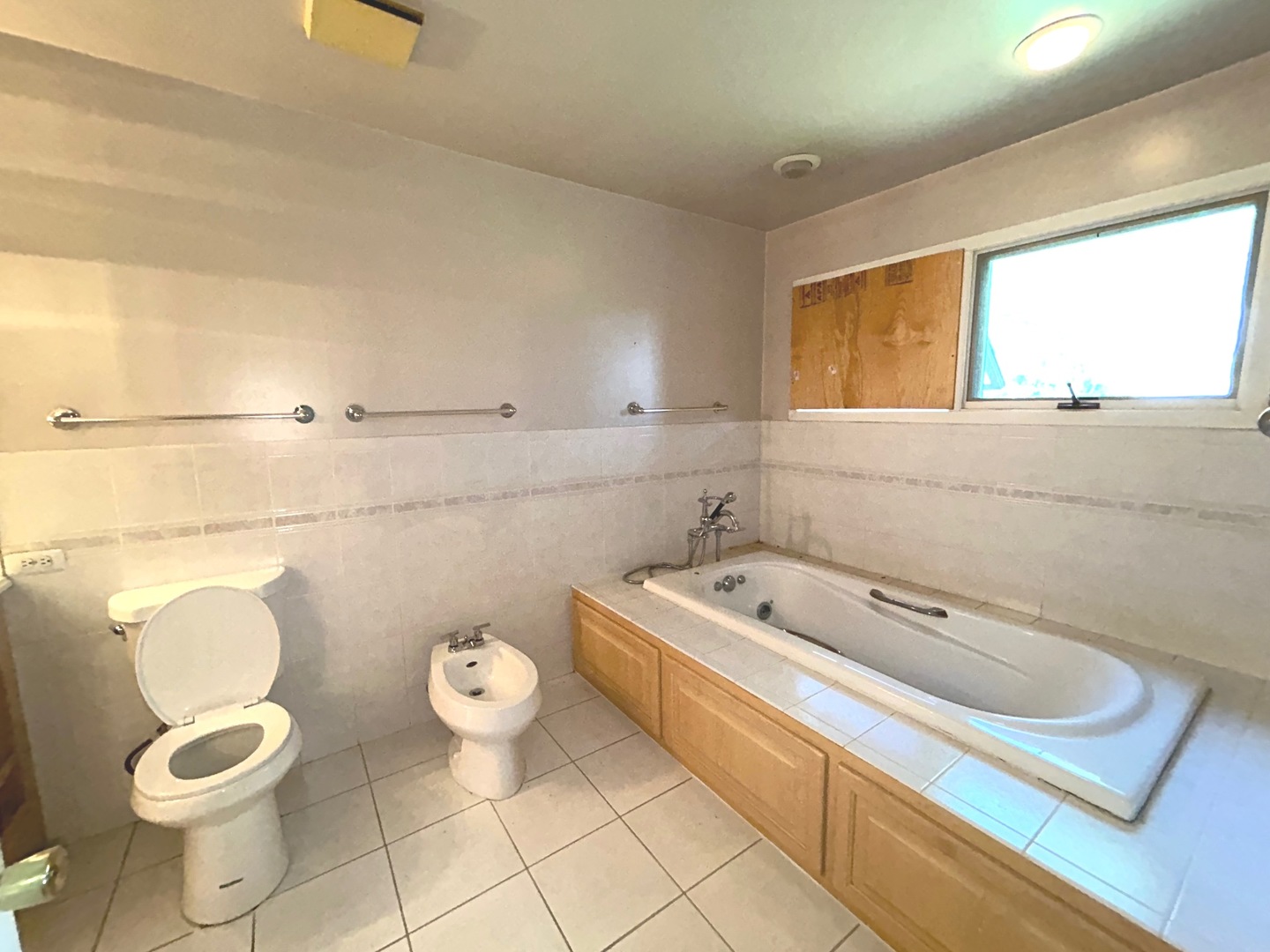 22460 Lakeshore Drive Property Photo 13