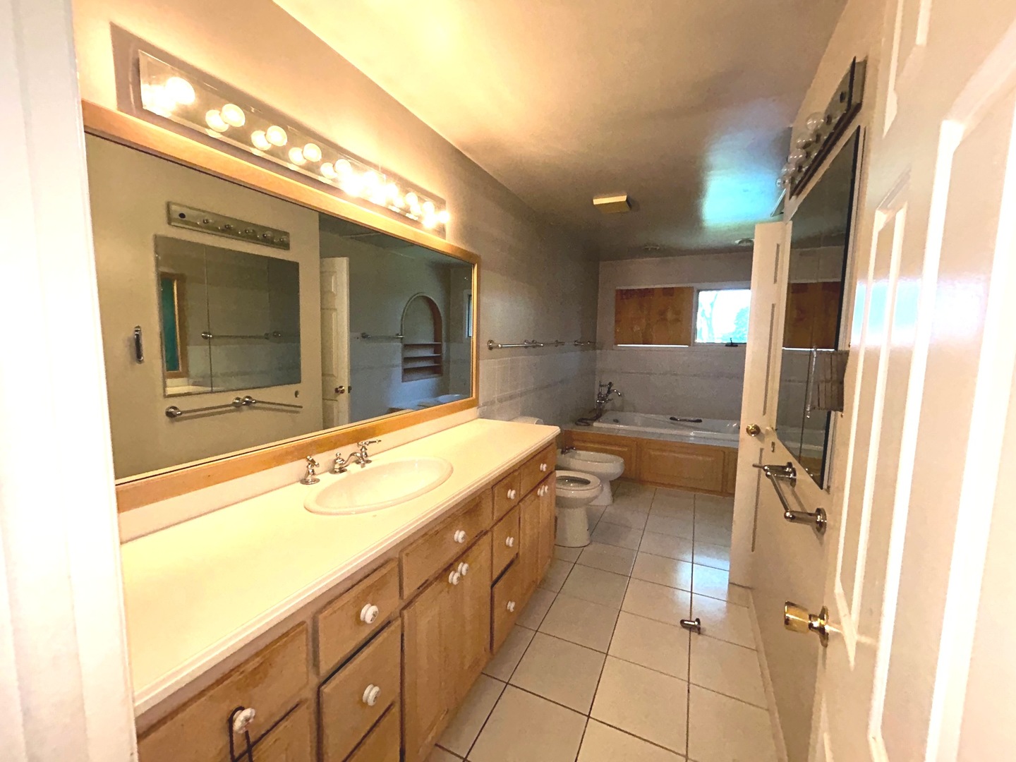 22460 Lakeshore Drive Property Photo 14