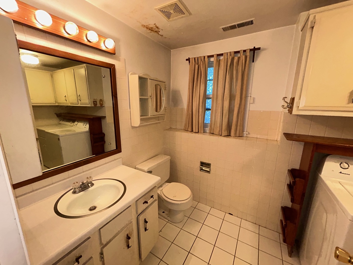 22460 Lakeshore Drive Property Photo 18