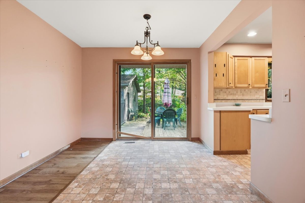10405 W Ford Avenue Property Photo 8