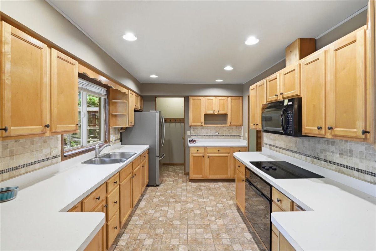10405 W Ford Avenue Property Photo 10