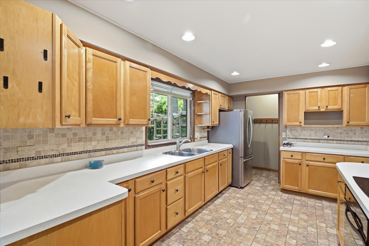 10405 W Ford Avenue Property Photo 11
