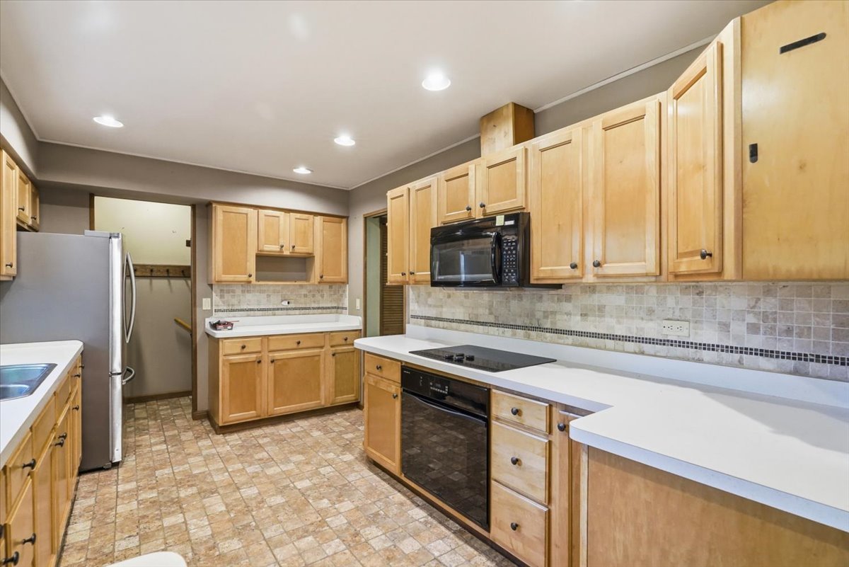 10405 W Ford Avenue Property Photo 12