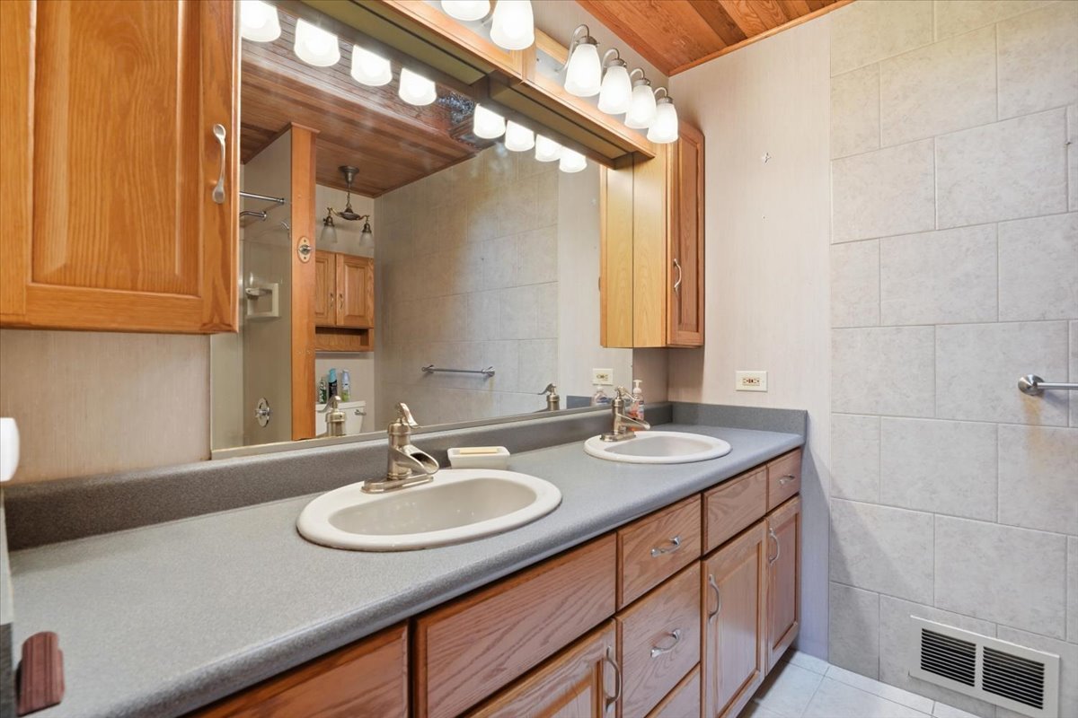 10405 W Ford Avenue Property Photo 17