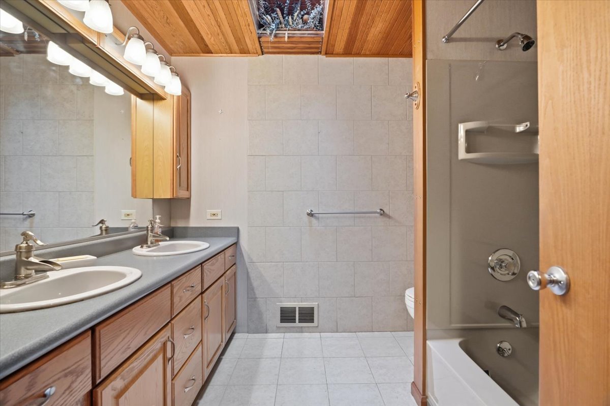10405 W Ford Avenue Property Photo 18