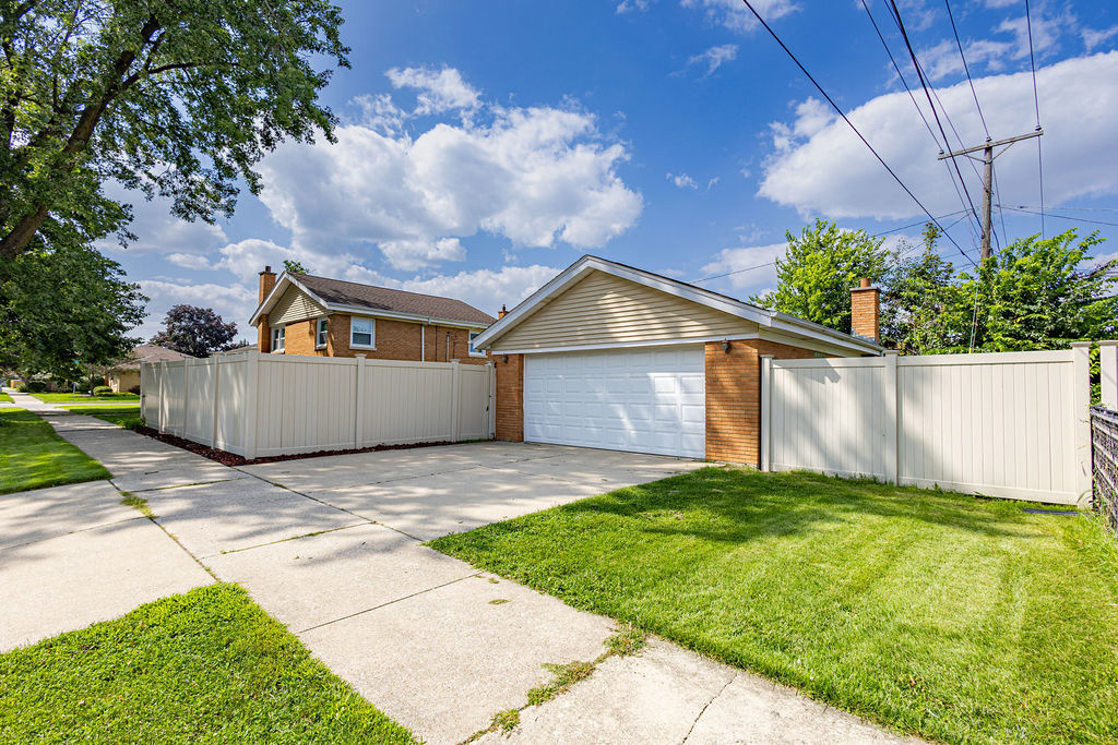 4445 Arthur Avenue Property Photo 4