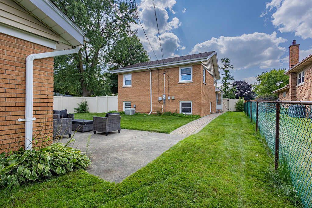 4445 Arthur Avenue Property Photo 6