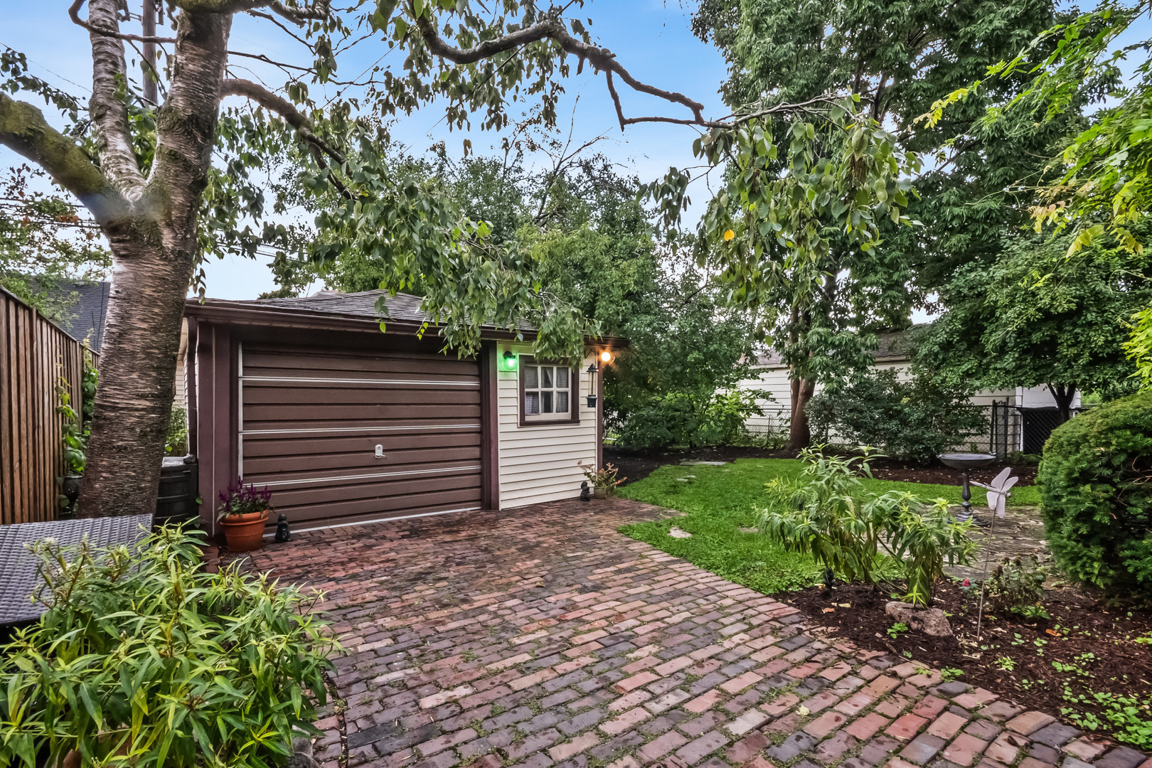 6028 N Oriole Avenue Property Photo 18