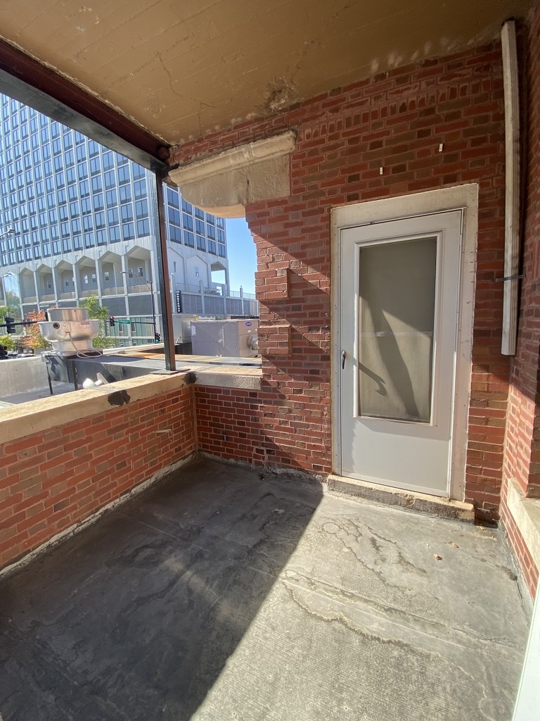 856 W Montrose Avenue 2a Property Photo 3
