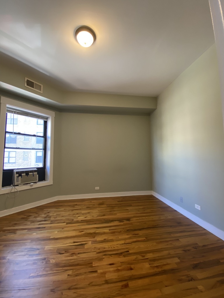 856 W Montrose Avenue 2a Property Photo 4