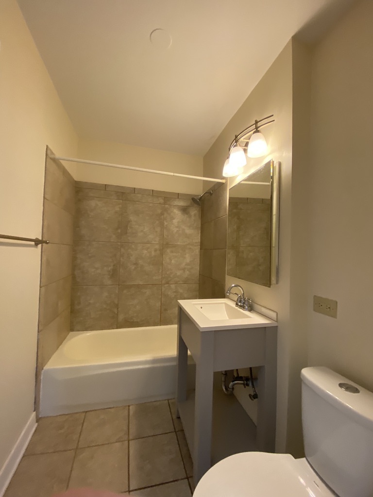 856 W Montrose Avenue 2a Property Photo 6