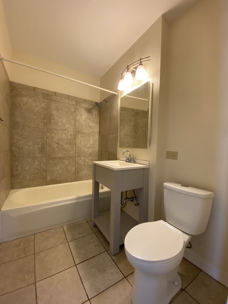 856 W Montrose Avenue 2a Property Photo 7
