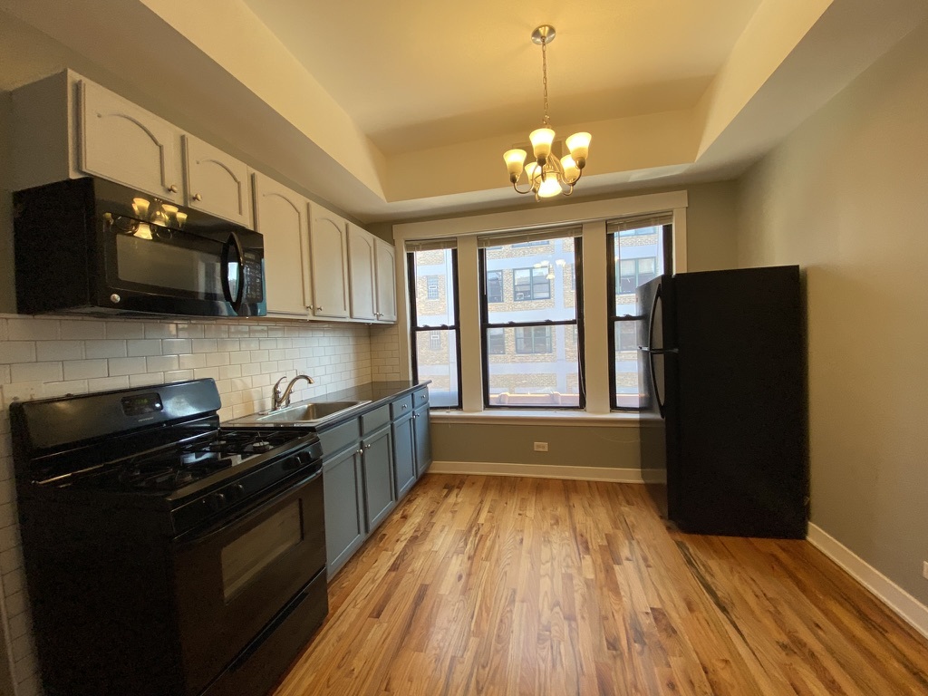 856 W Montrose Avenue 2a Property Photo 11