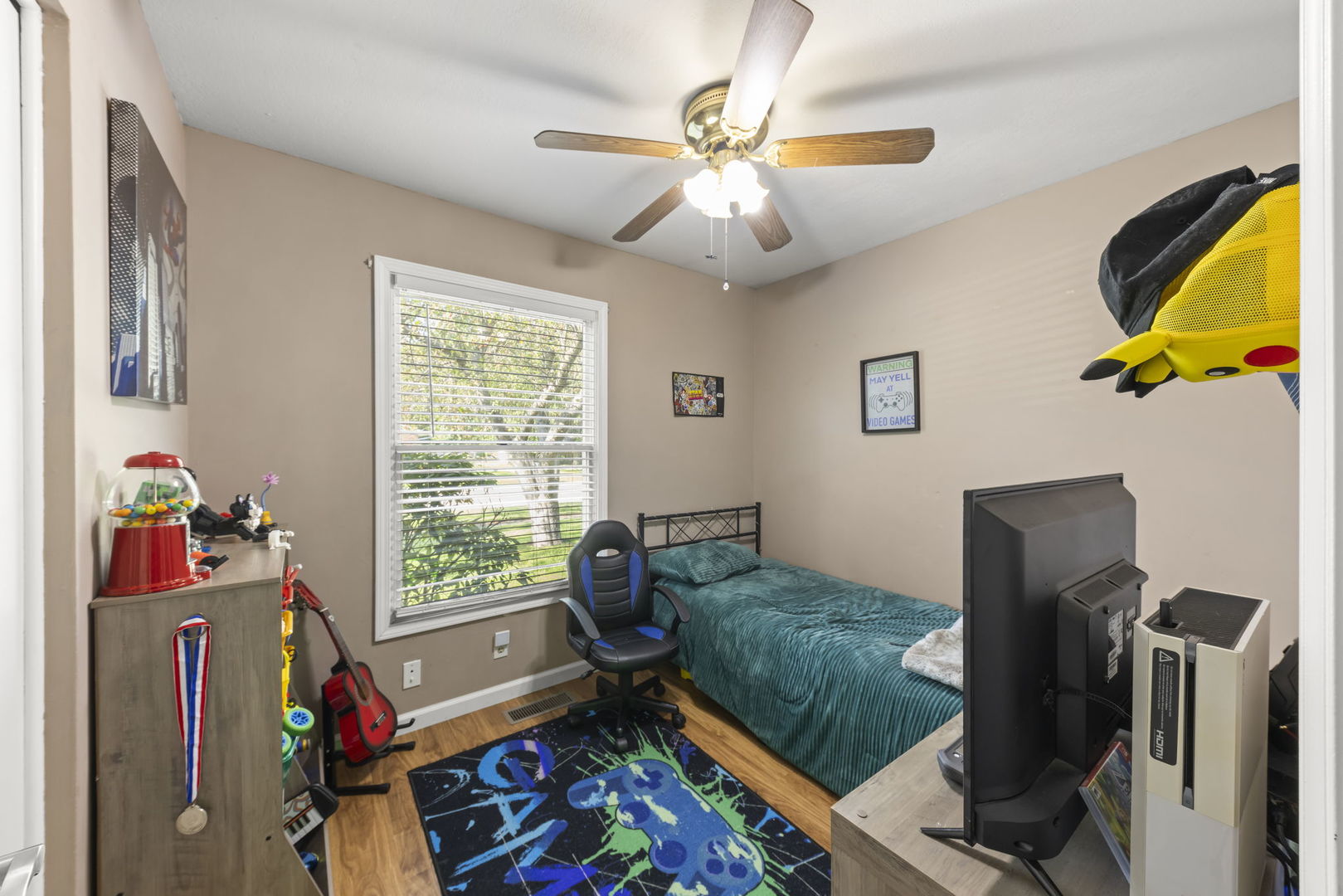 476 E 3rd Street Property Photo 15