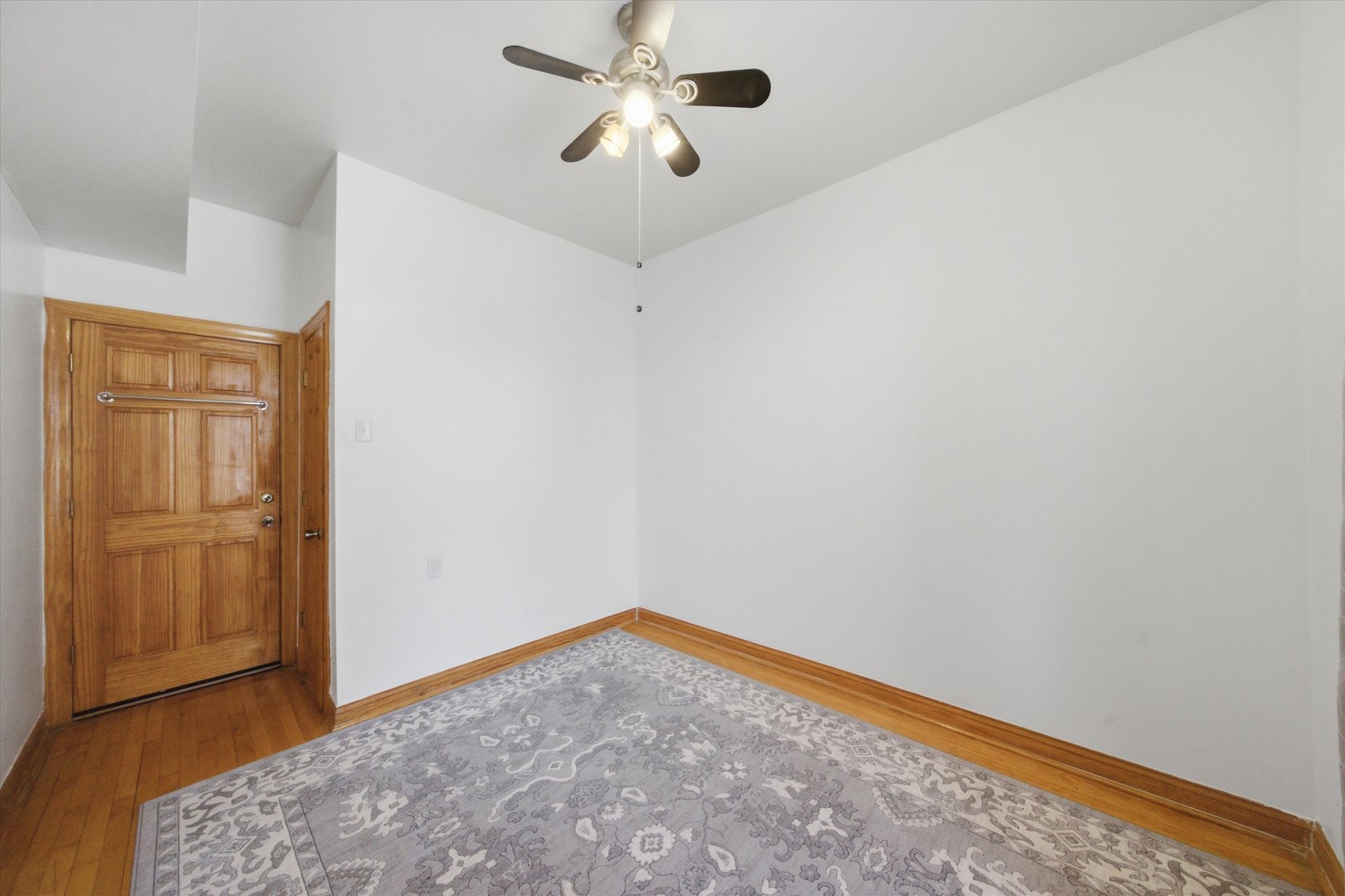 2930 N Milwaukee Avenue Property Photo 12