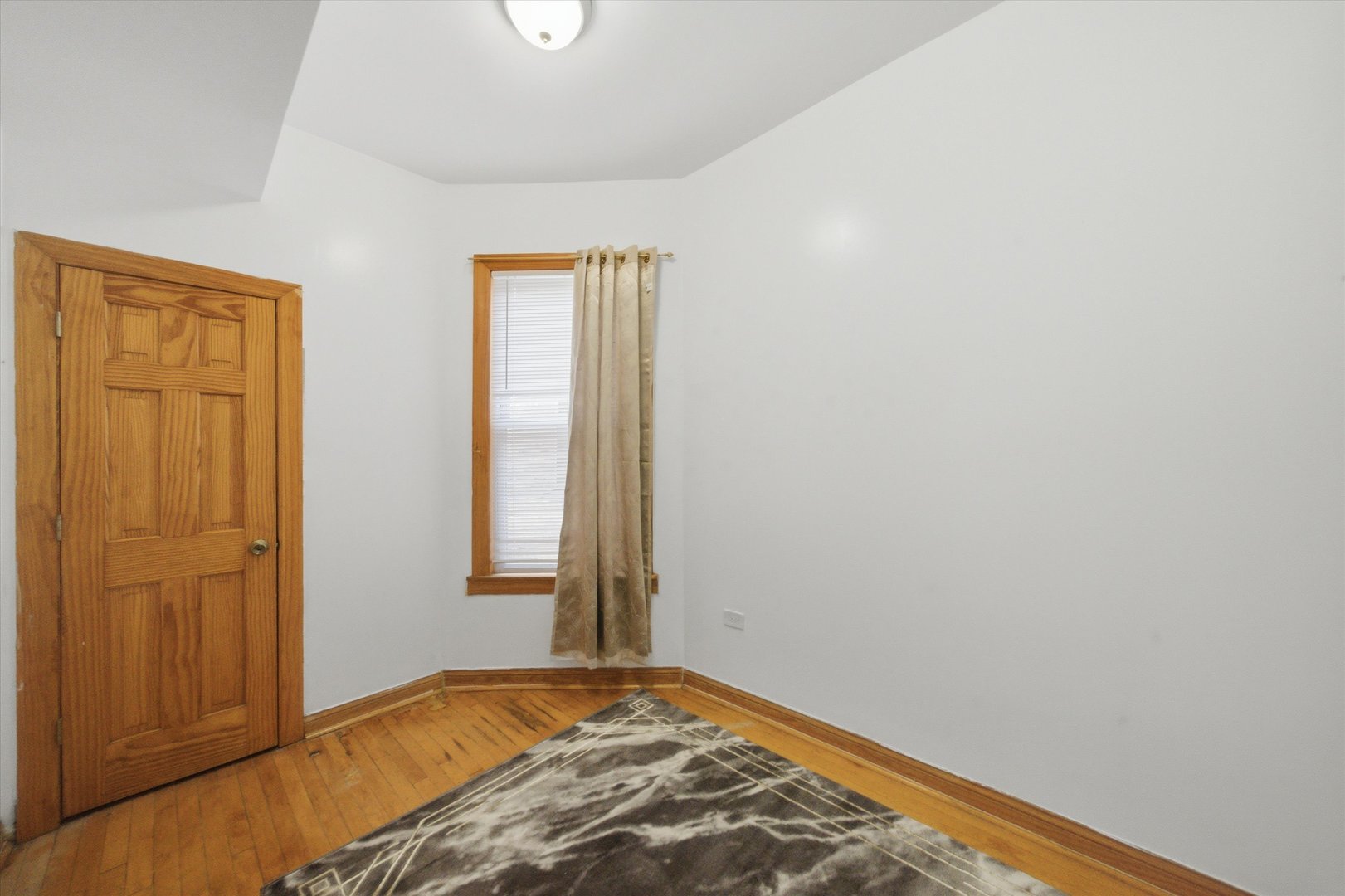 2930 N Milwaukee Avenue Property Photo 13