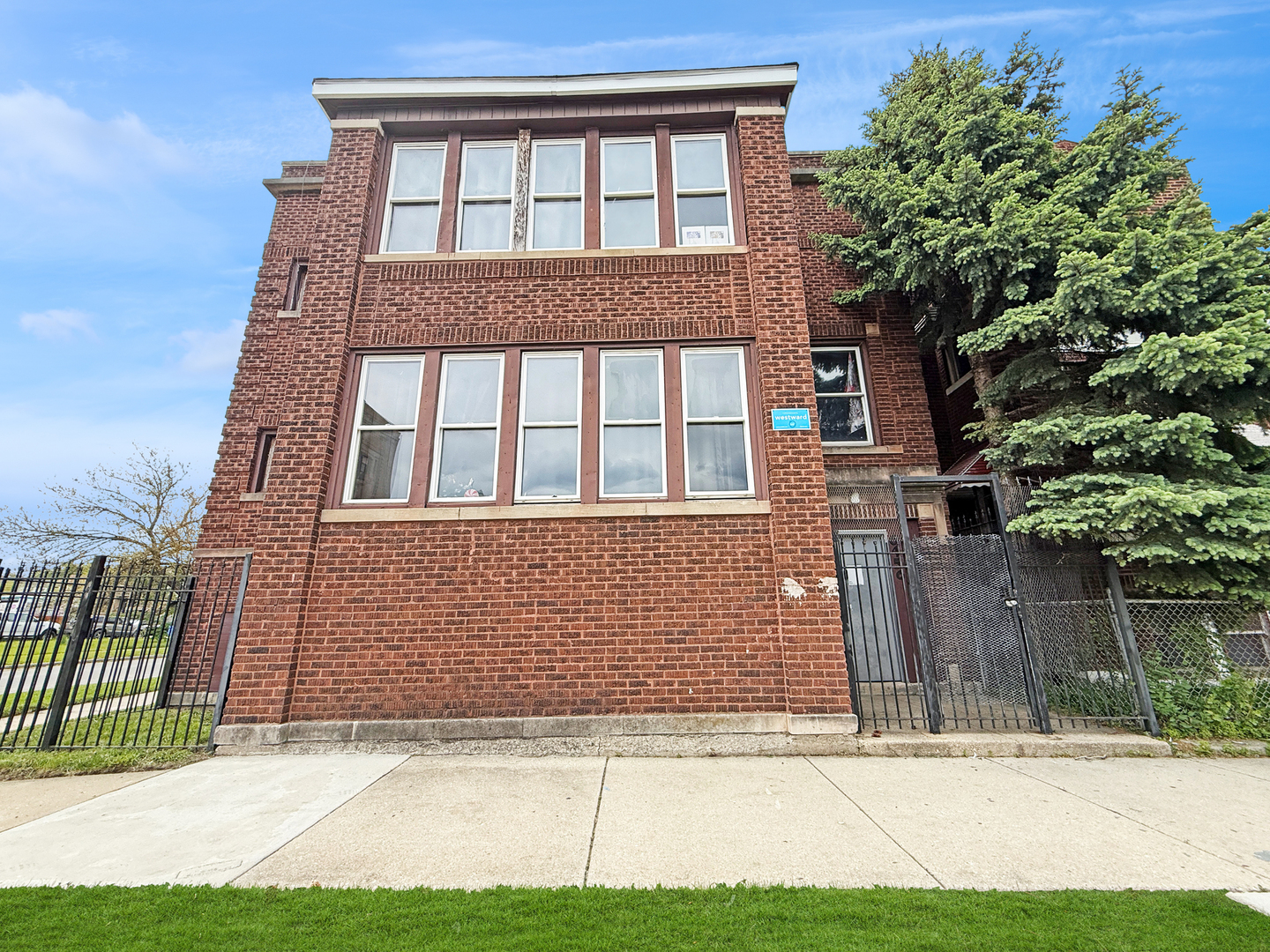 1838 W 65th Street Property Photo 2