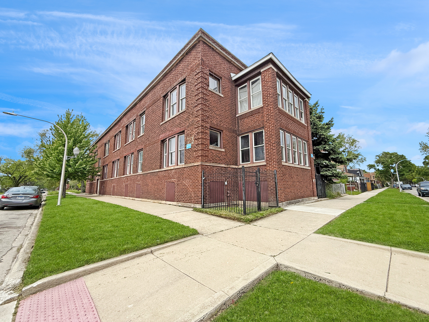 1838 W 65th Street Property Photo 4