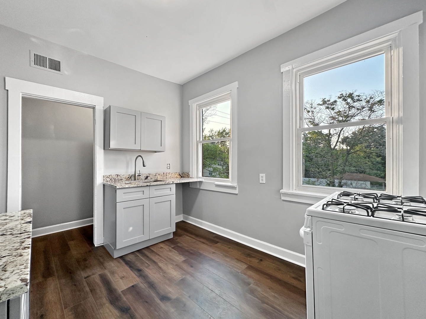 1838 W 65th Street Property Photo 12