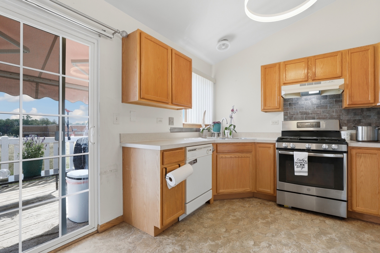 124 Andrew Taras Court 2d Property Photo 6