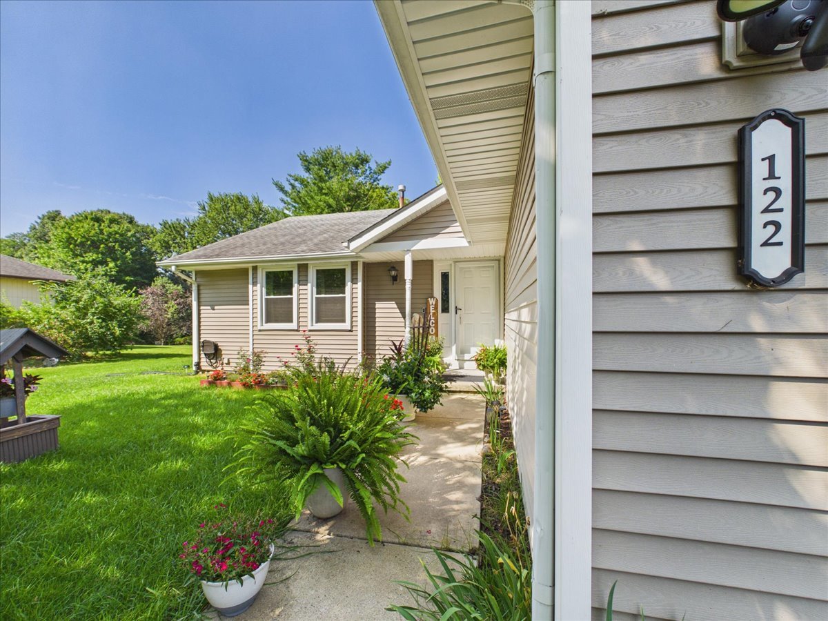 122 Drew Court Property Photo 3