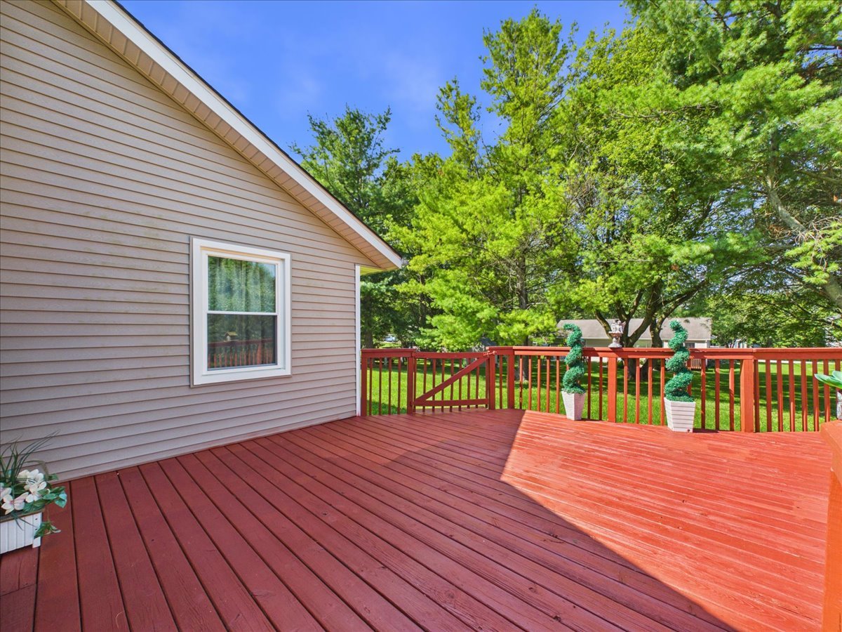 122 Drew Court Property Photo 8