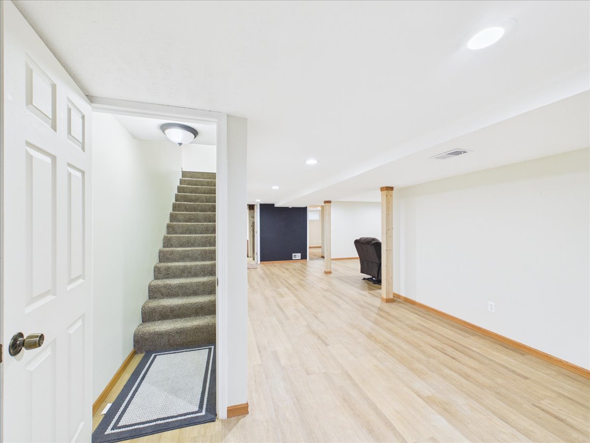 122 Drew Court Property Photo 26