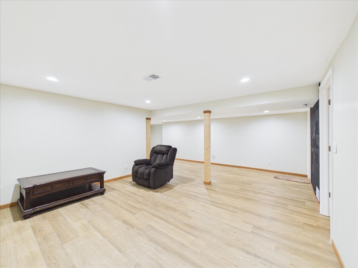 122 Drew Court Property Photo 28