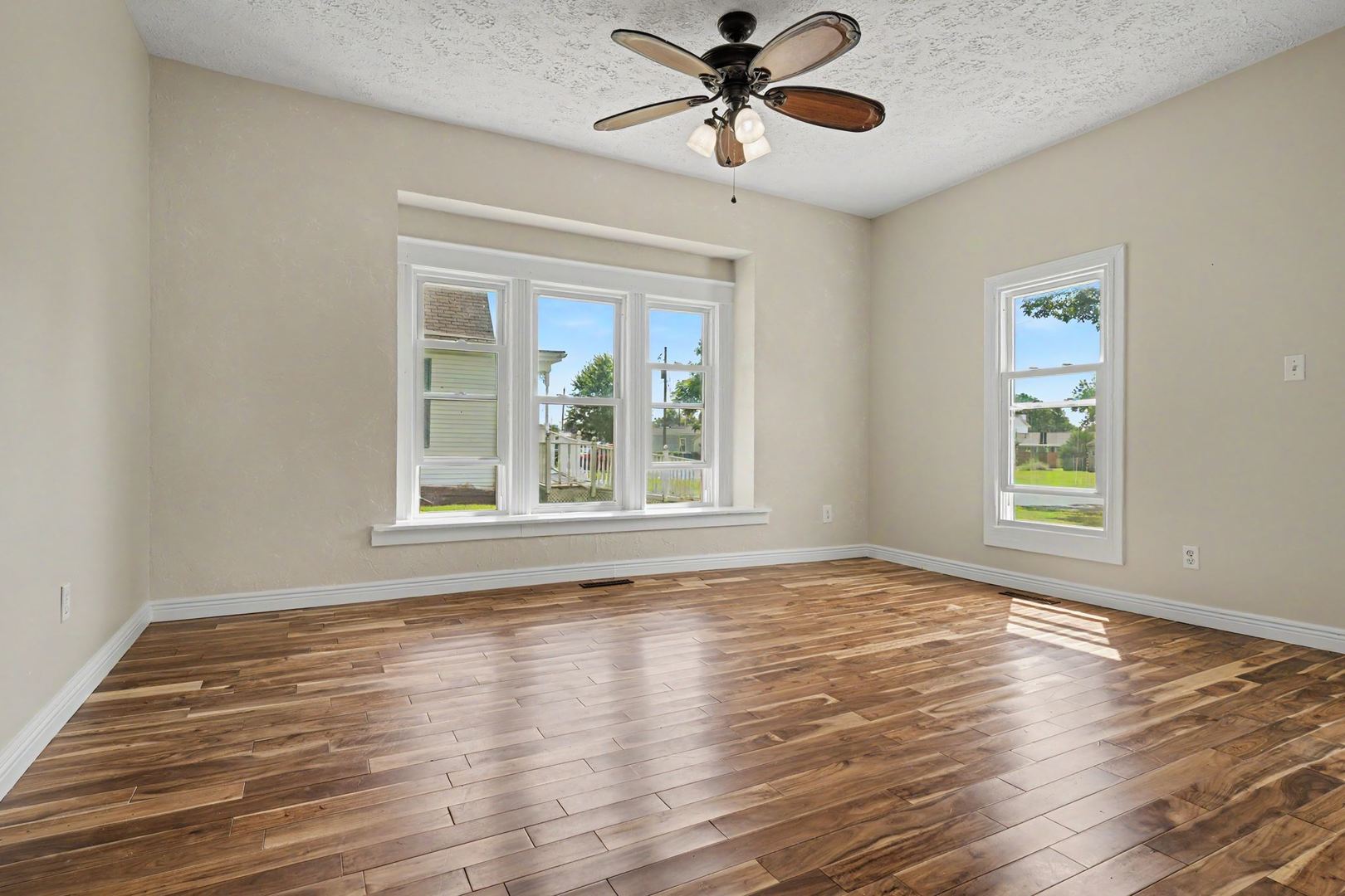 409 W Carter Street Property Photo 5