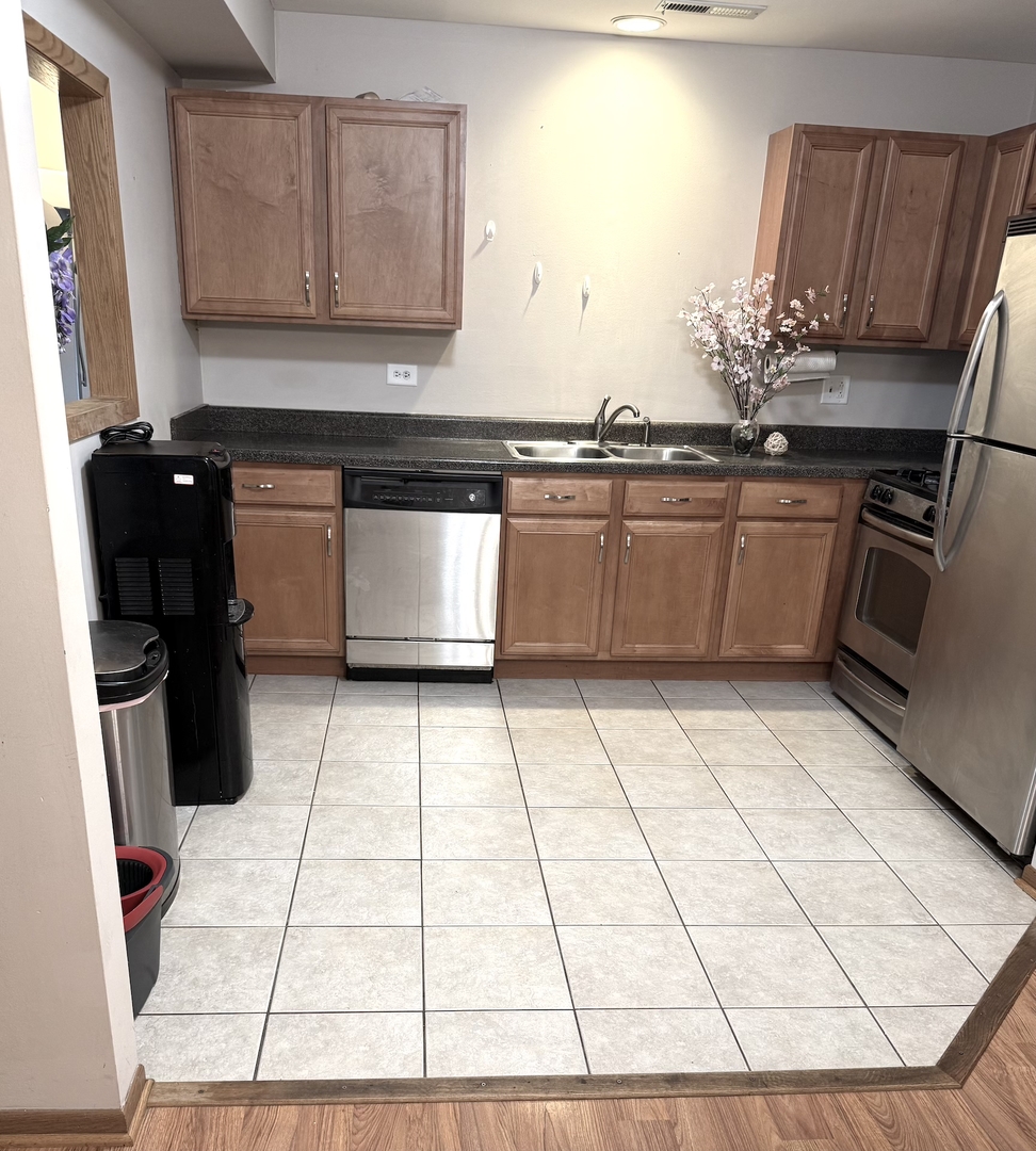 2258 Abbeywood Drive B Property Photo 5