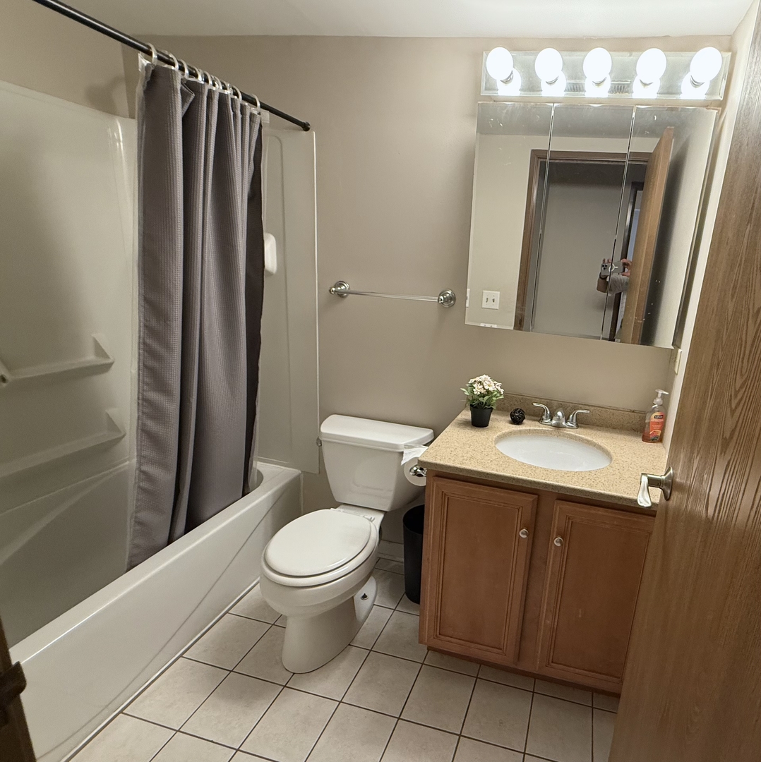 2258 Abbeywood Drive B Property Photo 10