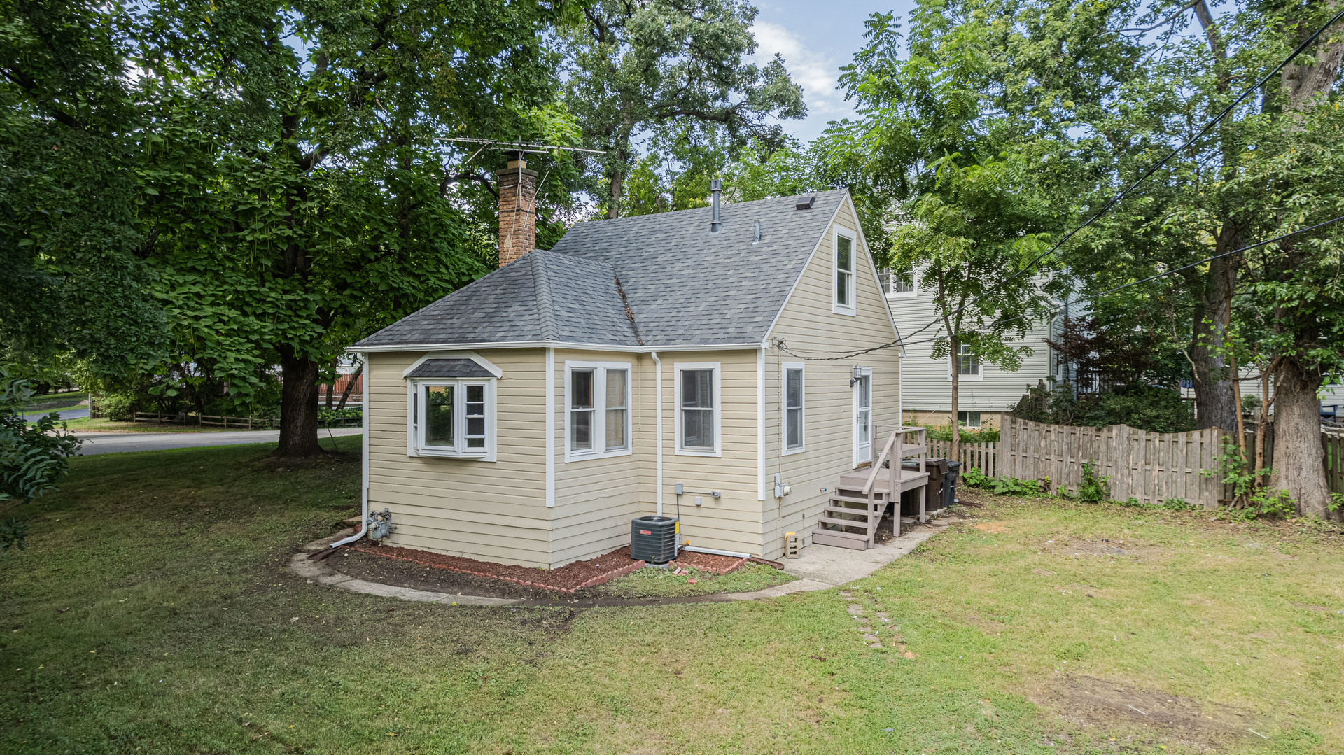 3916 Eastway Drive Property Photo 1