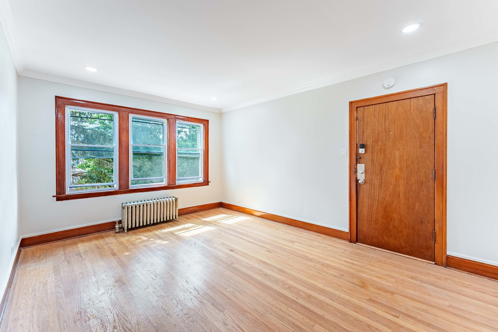 2551 N Lockwood Avenue B3 Property Photo 3