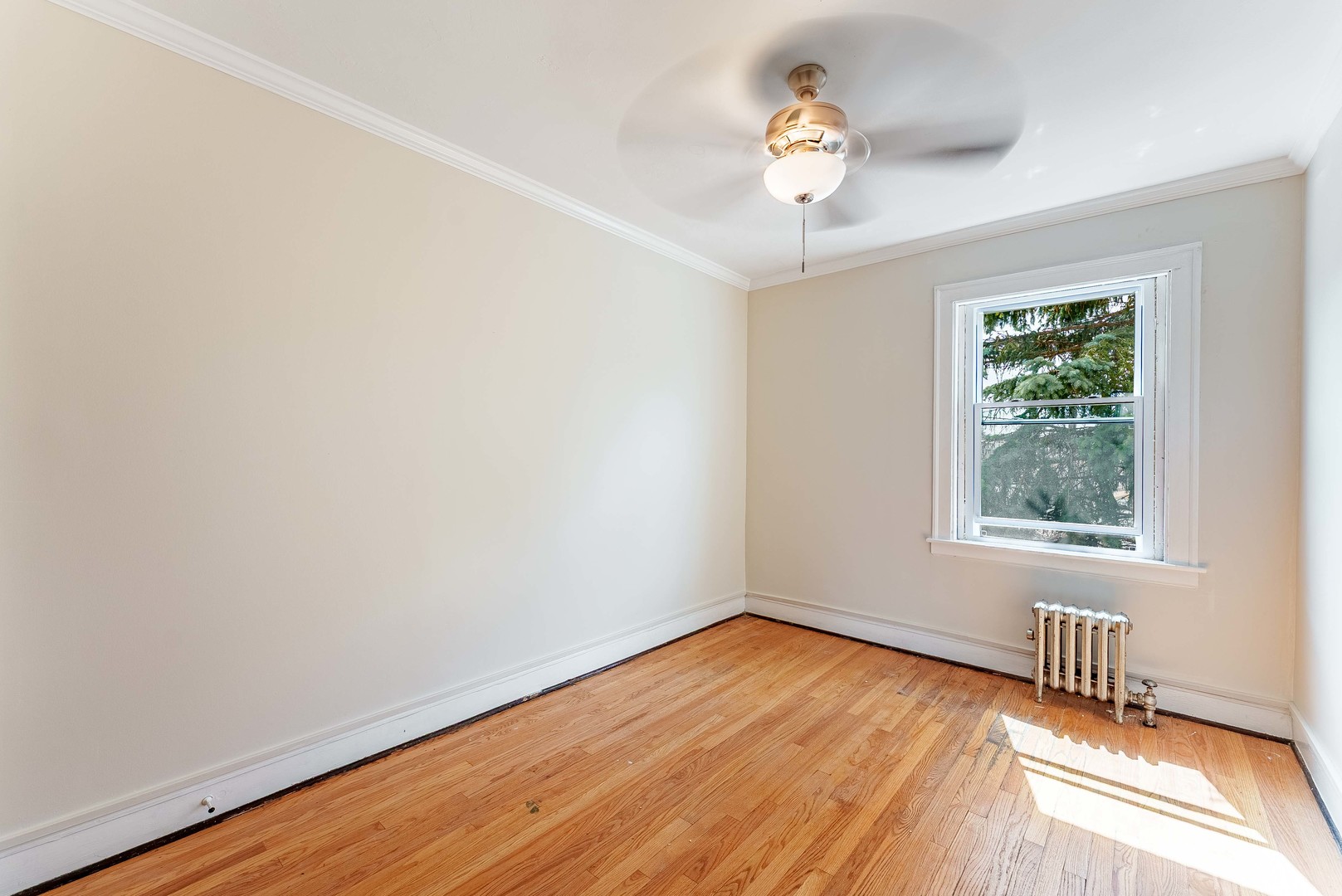 2551 N Lockwood Avenue B3 Property Photo 6