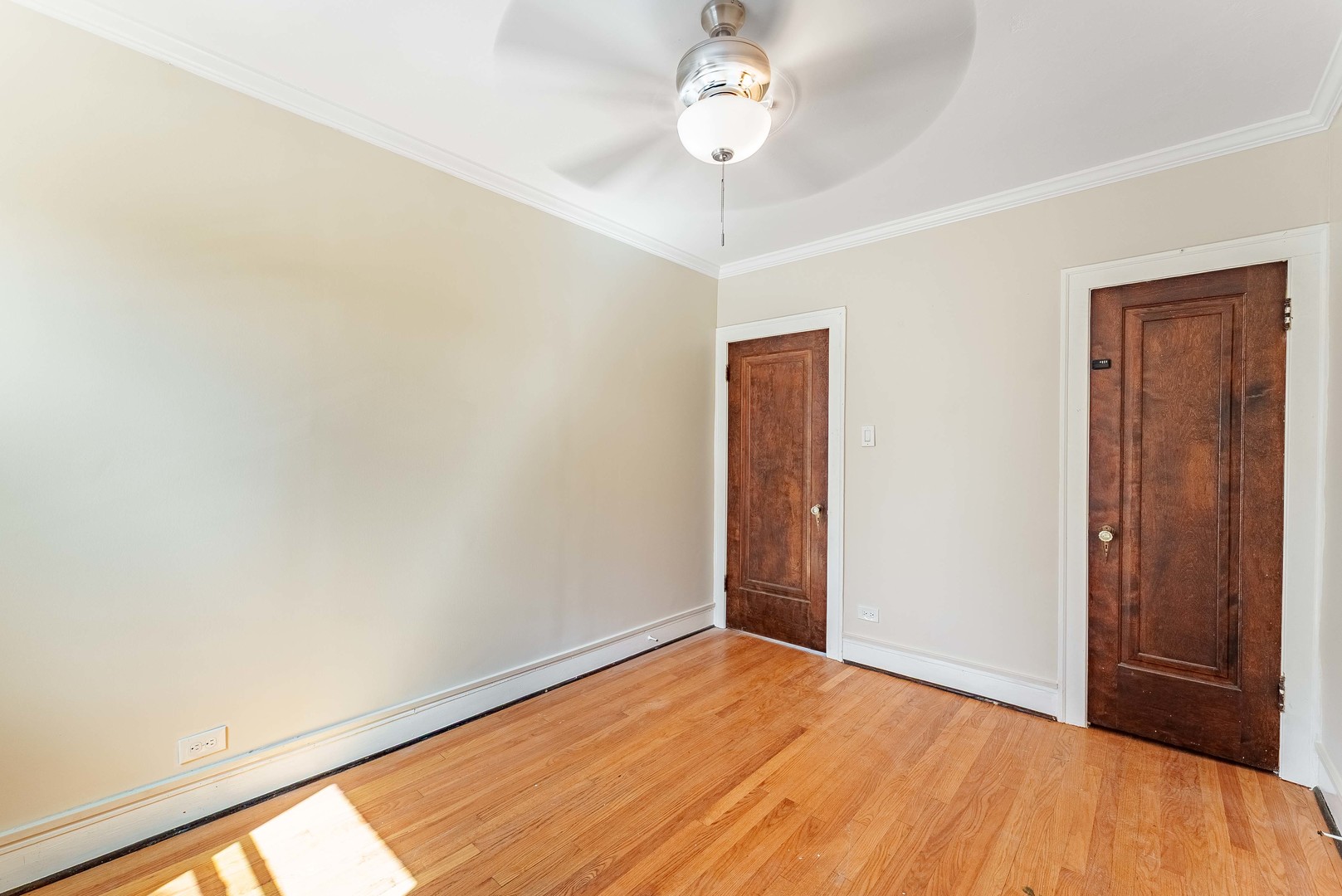 2551 N Lockwood Avenue B3 Property Photo 7