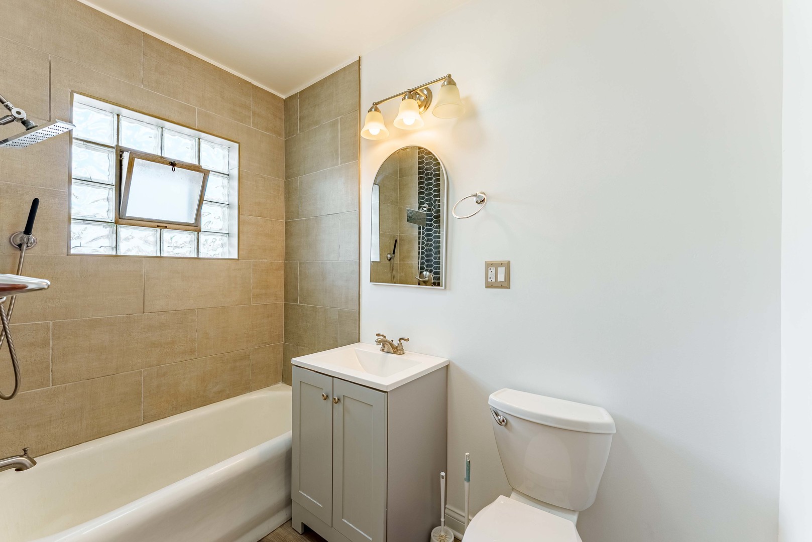 2551 N Lockwood Avenue B3 Property Photo 8