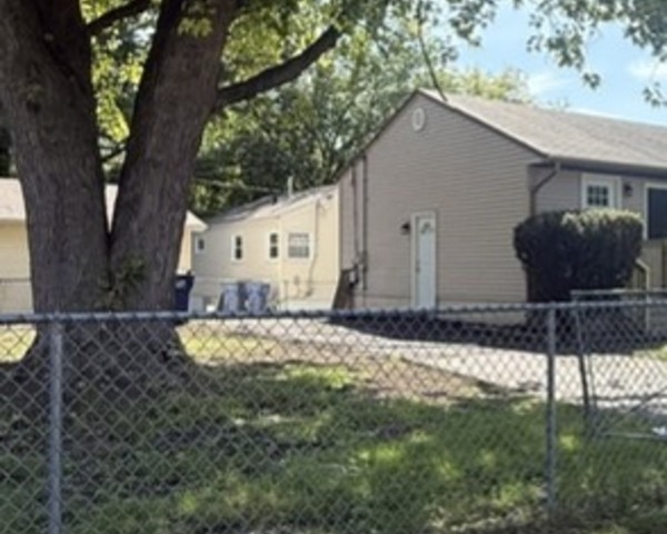 1945 Creek Road Property Photo 3