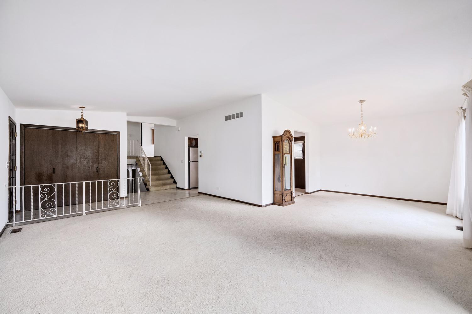 3n565 Crown Road Property Photo 5