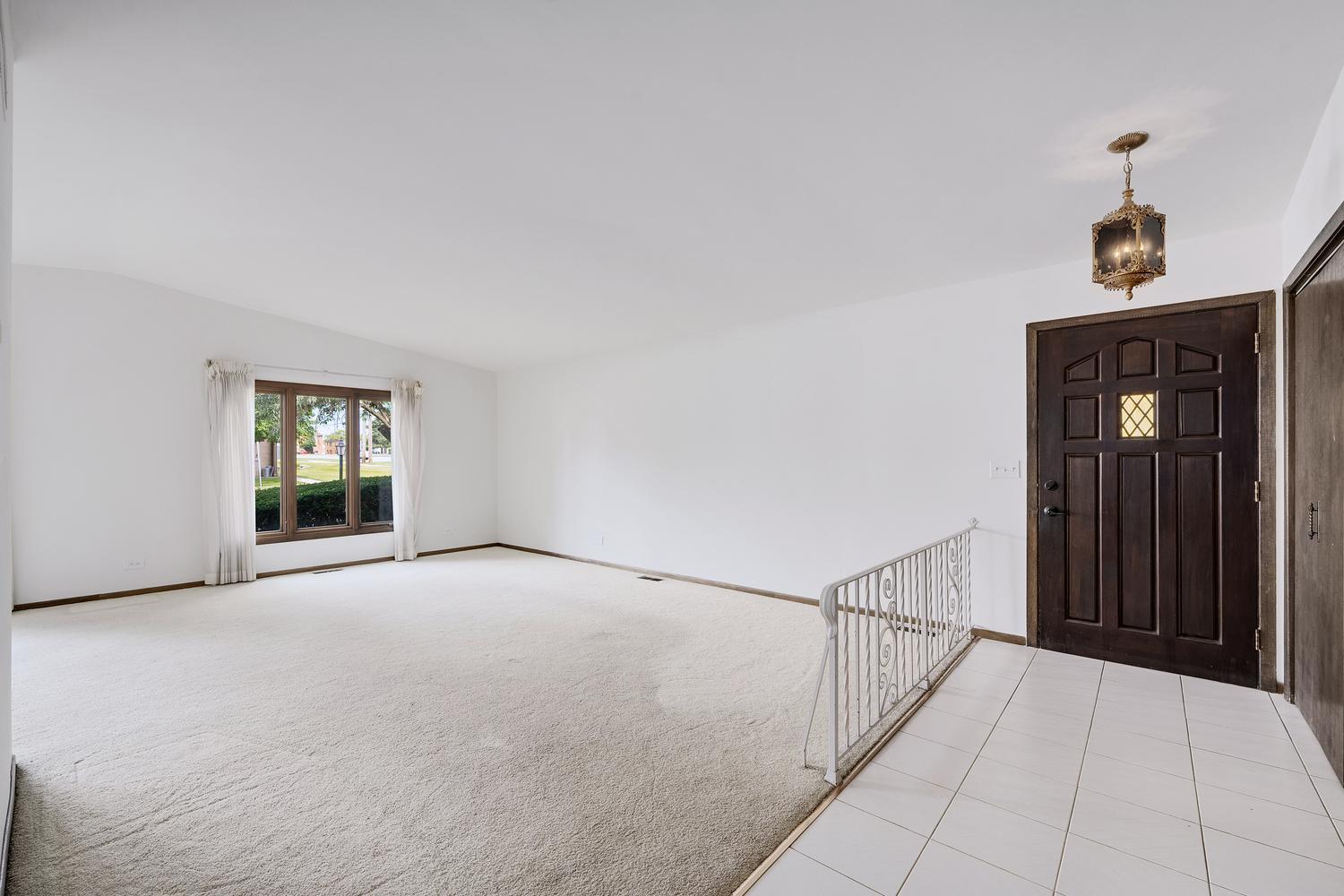 3n565 Crown Road Property Photo 6