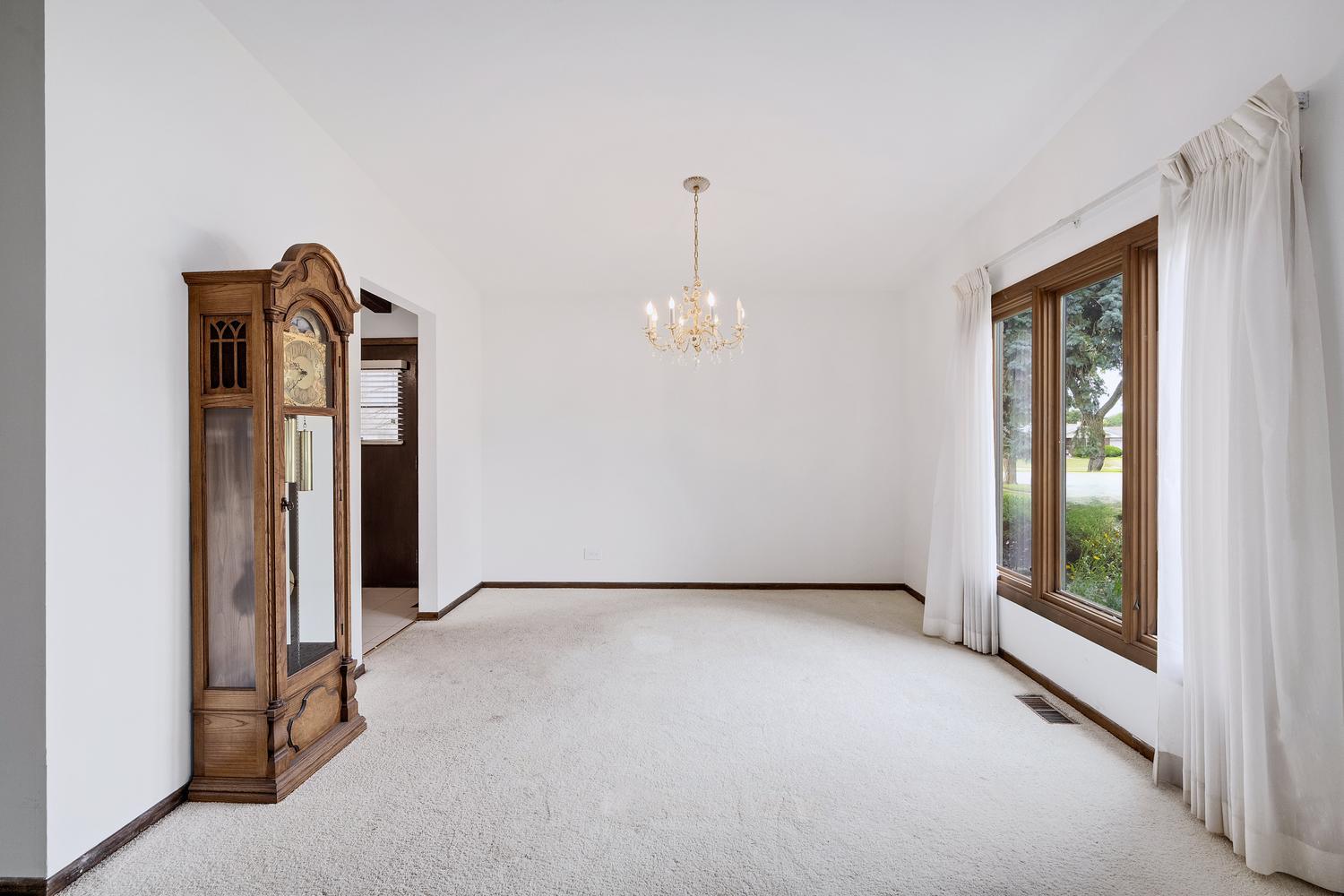 3n565 Crown Road Property Photo 7