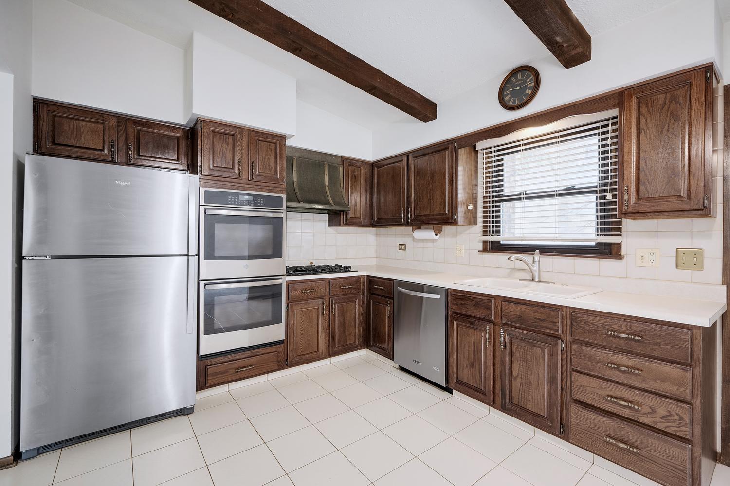 3n565 Crown Road Property Photo 8