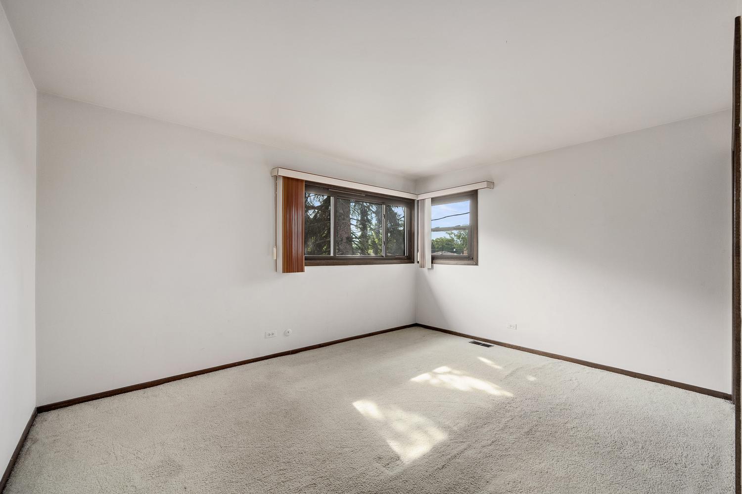 3n565 Crown Road Property Photo 16