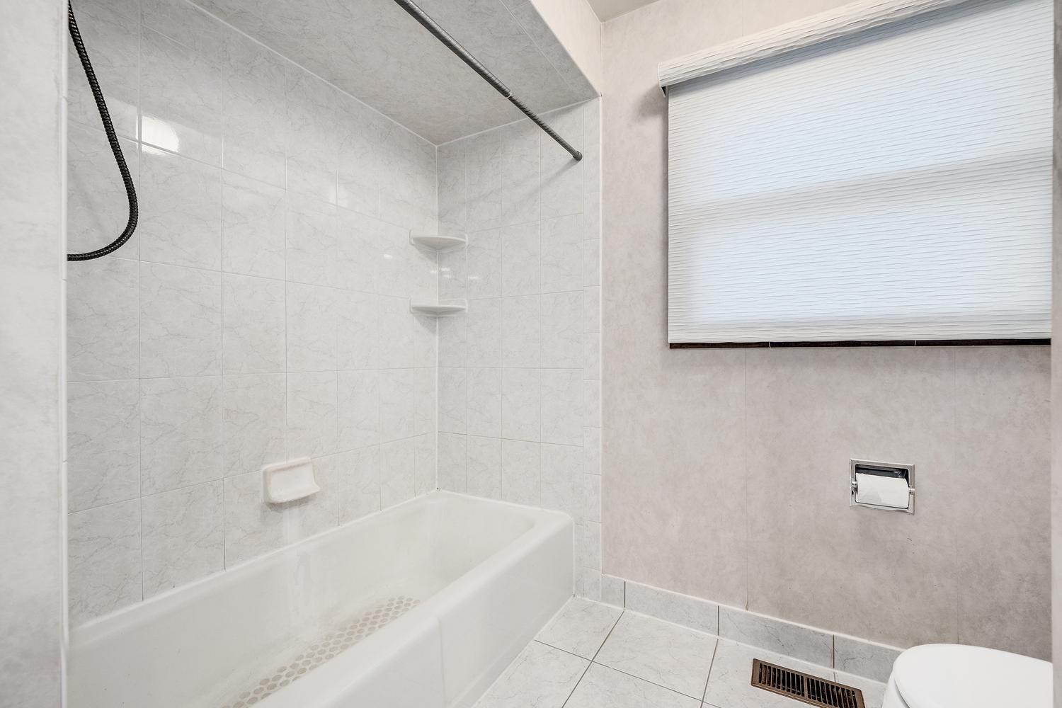 3n565 Crown Road Property Photo 18