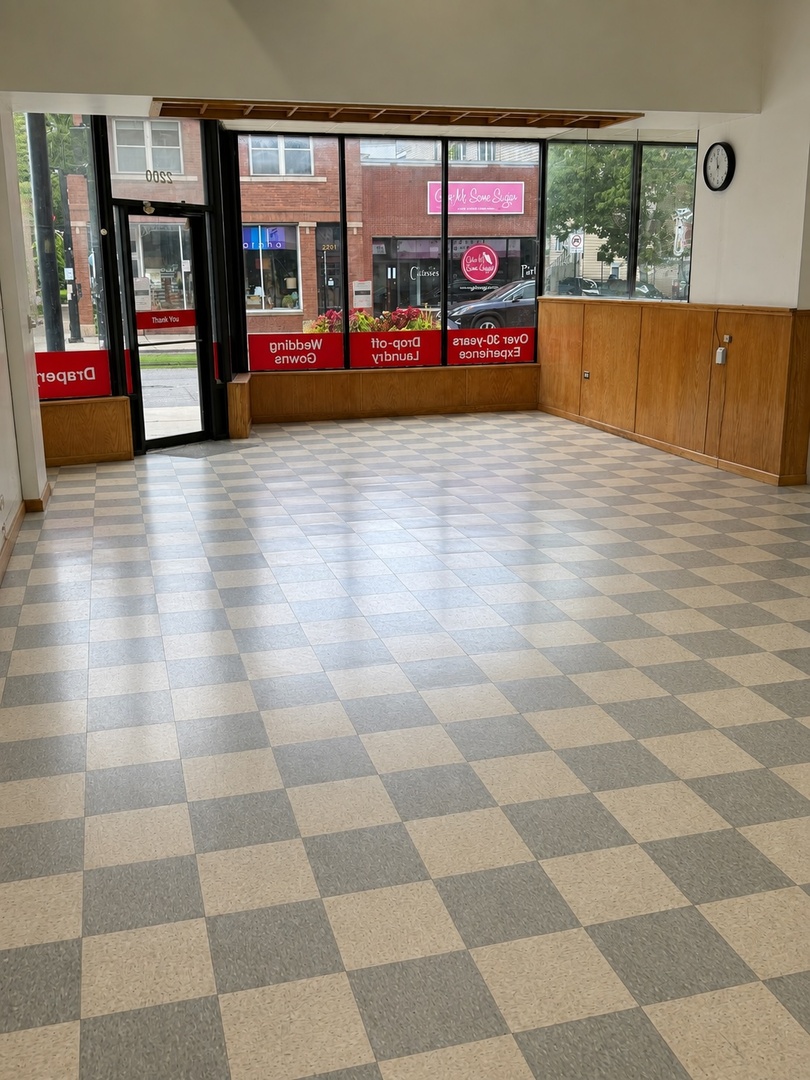 2200 W Belmont Avenue Property Photo 4