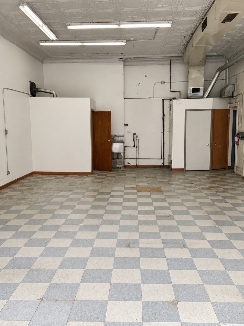 2200 W Belmont Avenue Property Photo 5