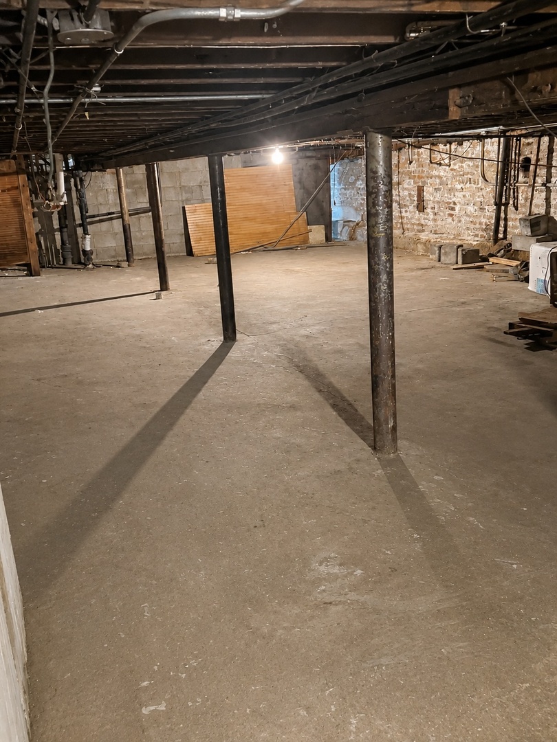 2200 W Belmont Avenue Property Photo 7