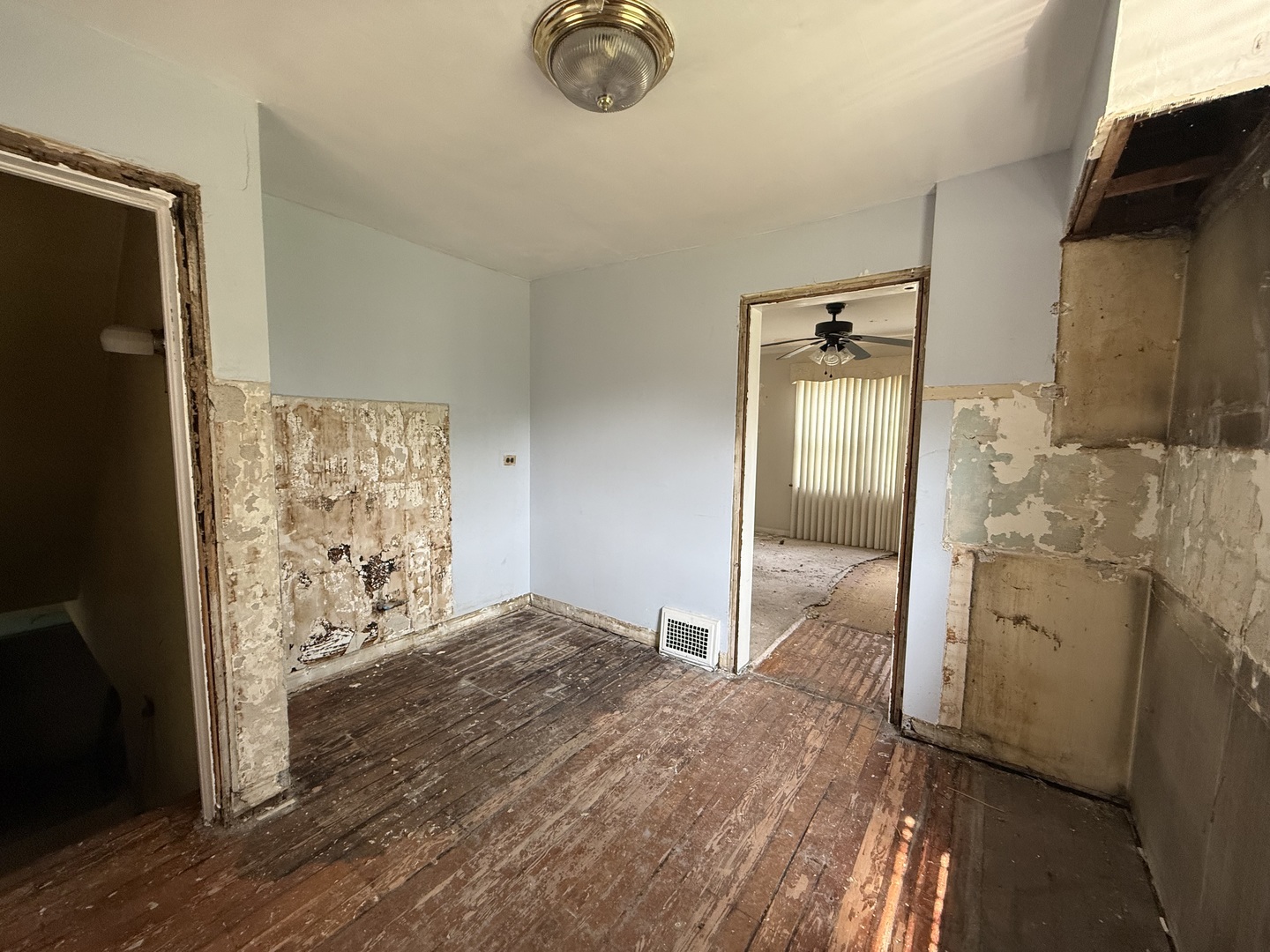 8545 S Euclid Avenue Property Photo 9
