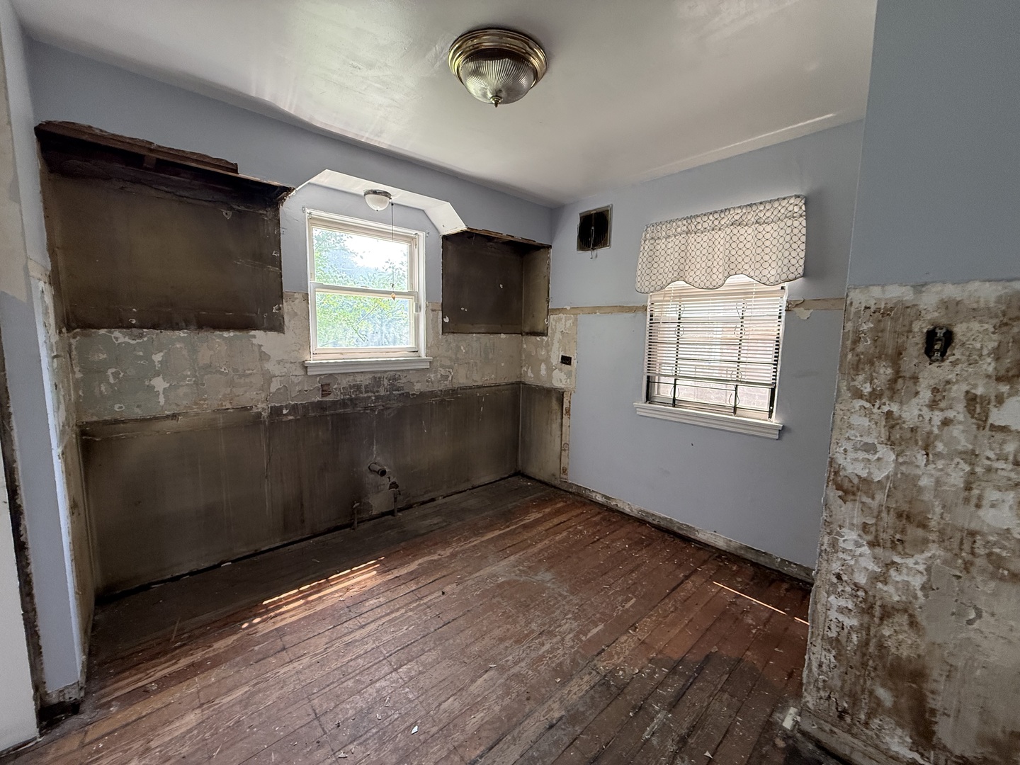 8545 S Euclid Avenue Property Photo 10